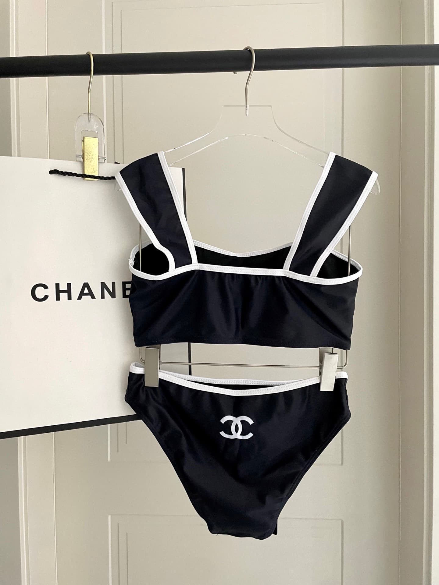 C24872 Chanel swimsuit – Chanel split design 😍🥰 A swimsuit suitable for various scenarios 🏊‍♀️ Whether at the beach, in a swimming pool, in hot springs, or at an aquatic park – it’s perfect for all those occasions 😌 It can also be worn with inner garments — image 4