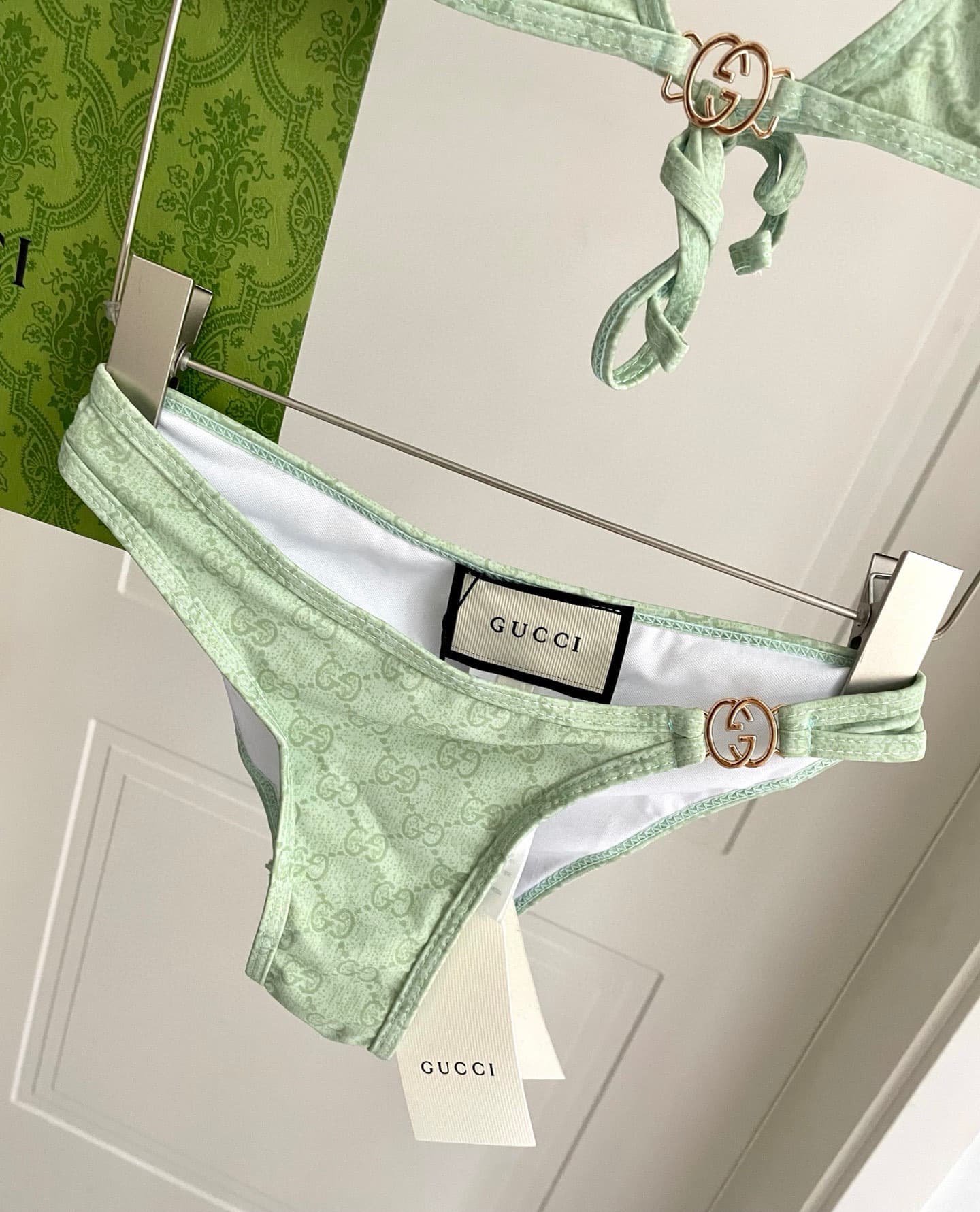 C24880 Gucci swimsuits – New Gucci bikinis, suitable for various situations 🏊‍♀️ Whether at the beach, in a swimming pool, in hot springs, or at water parks – they work well 😌 They can also be worn with inner clothes. The one-piece design covers the body  — image 5