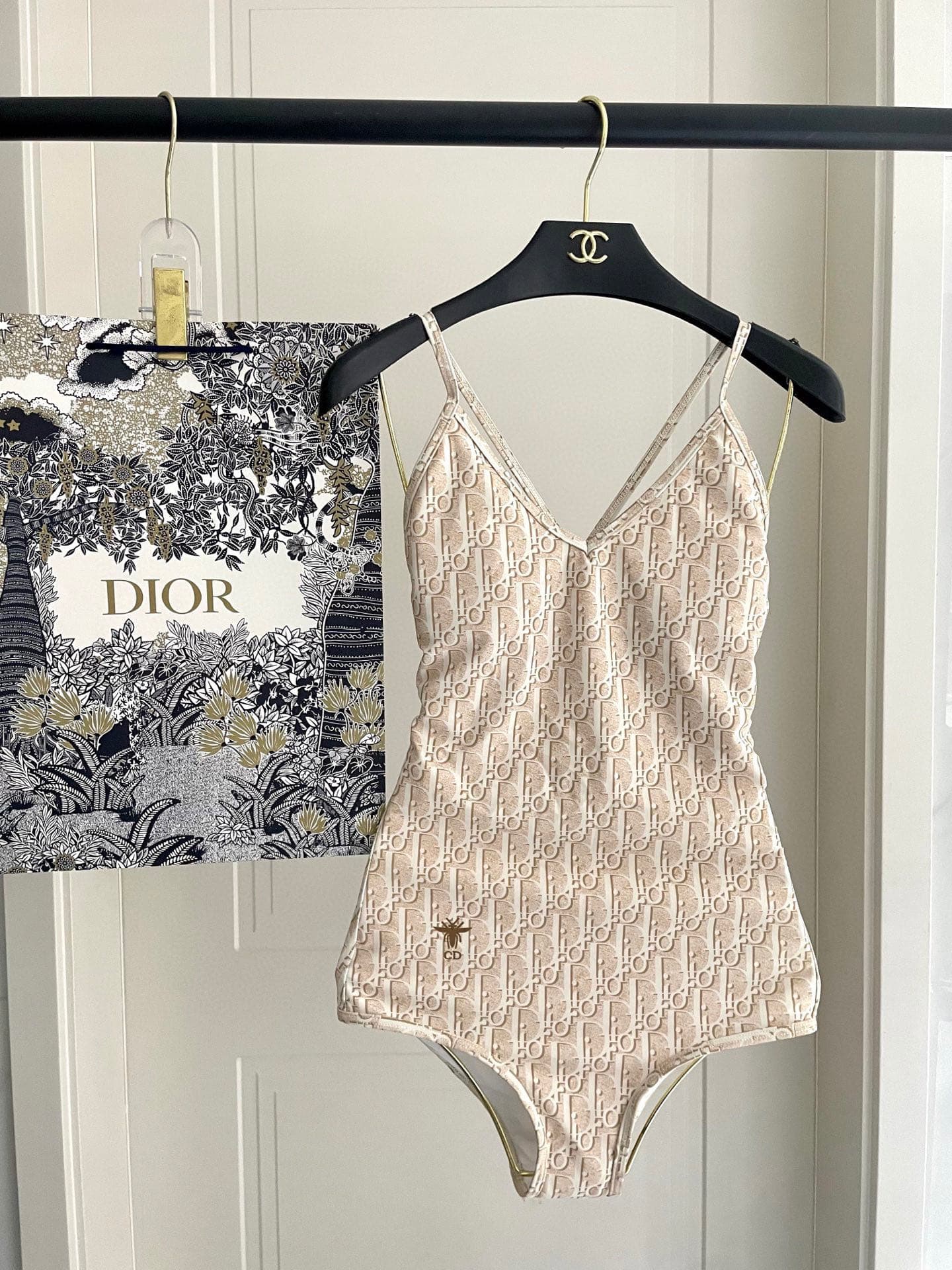 C24867 Diore swimsuit – New Diore one-piece swimsuit, fashionable and trendy 😍🥰 Suitable for various swimming scenarios 🏊‍♀️ At the beach, swimming pools, hot springs, water parks, and rafting – all are perfect 😌 It can also be worn with inner clothes. Th — image 2