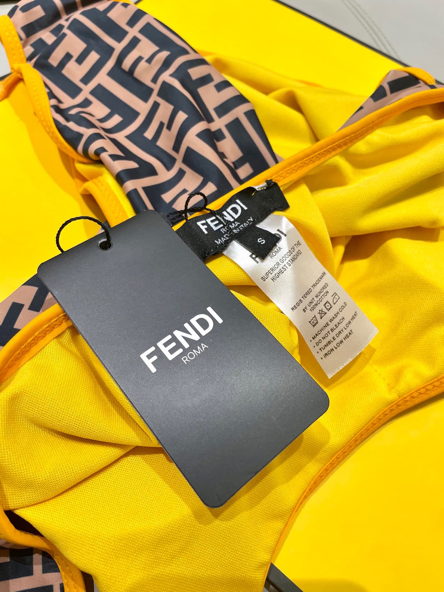 C24870 Fendi swimsuits – Fendi one-piece swimsuits 😍🥰 These swimsuits are suitable for various scenarios 🏊‍♀️ – by the sea, in swimming pools, hot springs, water parks, and rafting. They can also be worn with inner clothing. The one-piece design covers th — image 7