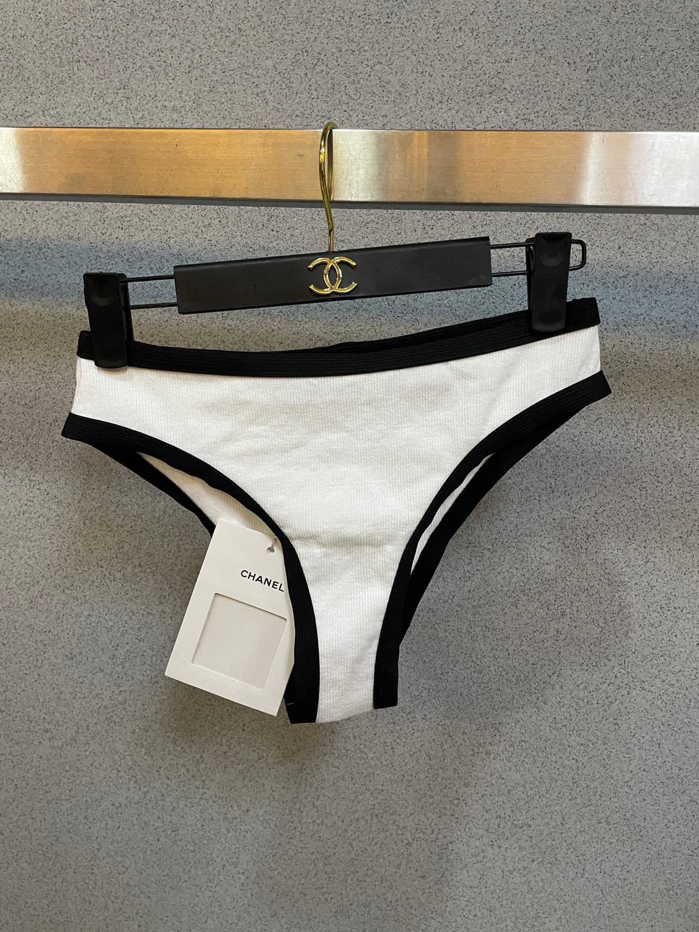 C24855 Chanel swimsuits – Chanel one-piece swimsuits 😍🥰 These swimsuits are suitable for various situations 🏊‍♀️ At the beach, swimming pools, hot springs, water parks, and rafting – they’re all great! They can also be worn with inner clothes. The one-pie — image 5