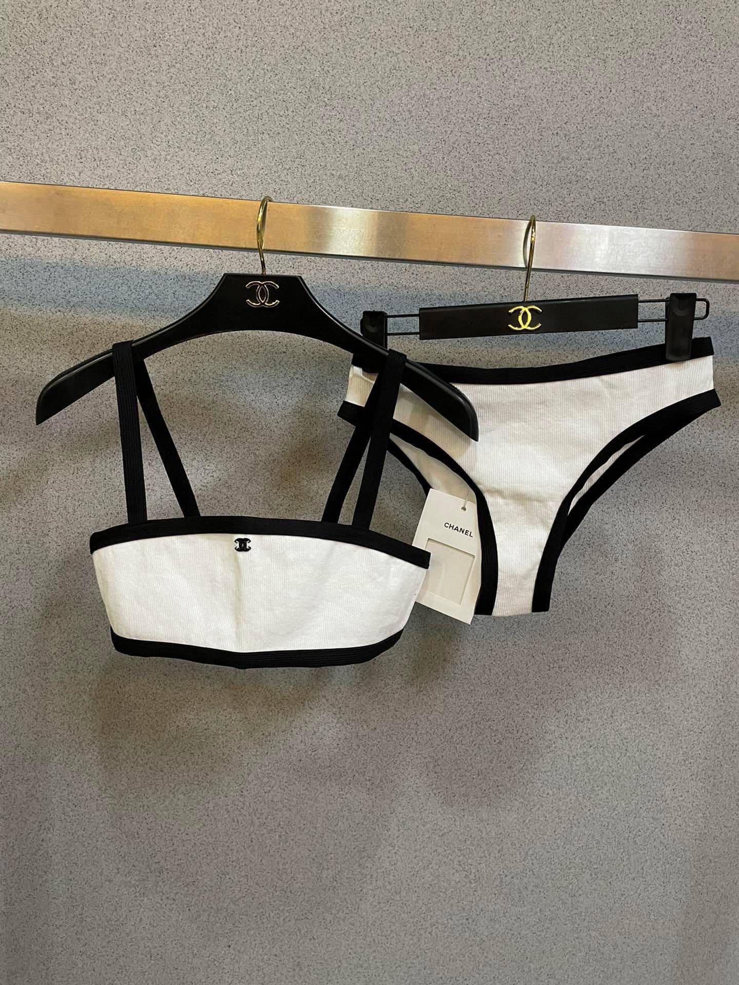C24855 Chanel swimsuits – Chanel one-piece swimsuits 😍🥰 These swimsuits are suitable for various situations 🏊‍♀️ At the beach, swimming pools, hot springs, water parks, and rafting – they’re all great! They can also be worn with inner clothes. The one-pie — image 7