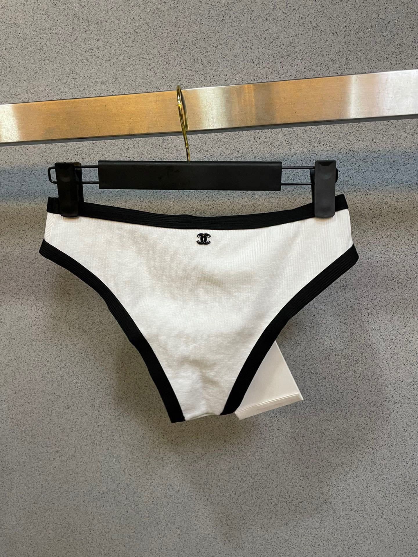 C24855 Chanel swimsuits – Chanel one-piece swimsuits 😍🥰 These swimsuits are suitable for various situations 🏊‍♀️ At the beach, swimming pools, hot springs, water parks, and rafting – they’re all great! They can also be worn with inner clothes. The one-pie — image 6