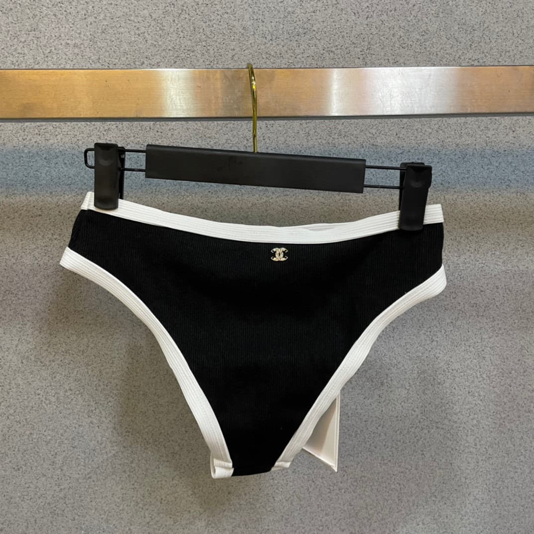 C24854 Chanel swimsuit – Chanel one-piece swimsuit 😍🥰 It’s suitable for various swimming scenarios 🏊‍♀️ At the beach, swimming pools, hot springs, water parks, and rafting trips – all are great! It can also be worn with inner clothes. The one-piece design — image 7