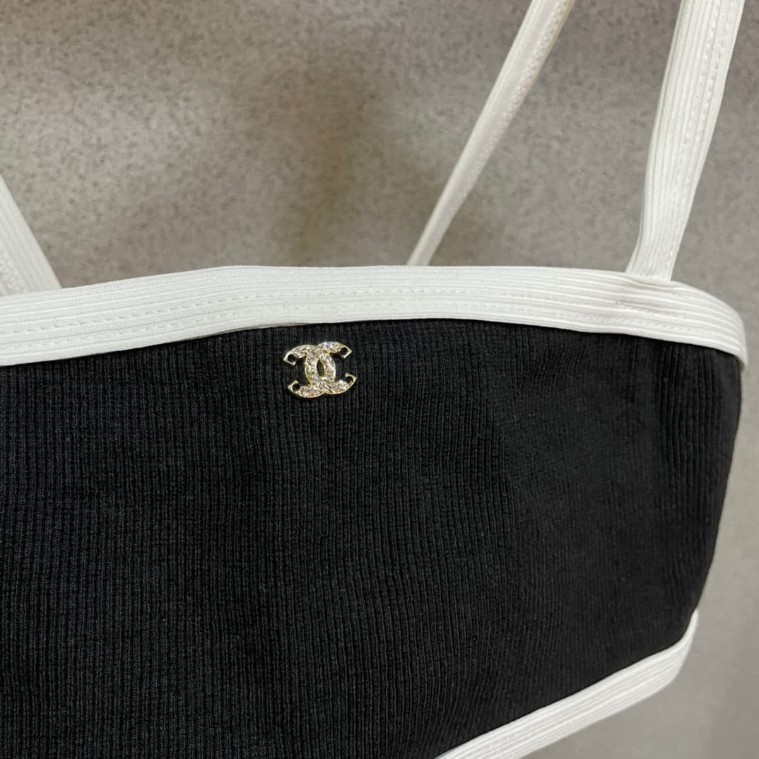 C24854 Chanel swimsuit – Chanel one-piece swimsuit 😍🥰 It’s suitable for various swimming scenarios 🏊‍♀️ At the beach, swimming pools, hot springs, water parks, and rafting trips – all are great! It can also be worn with inner clothes. The one-piece design — image 4