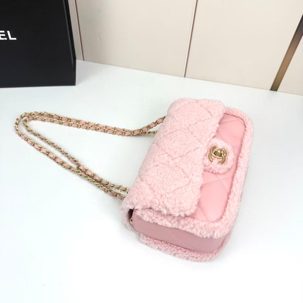 C788 🌸 Chanel lamb fur teddy bear 🧸 lip pack — image 4