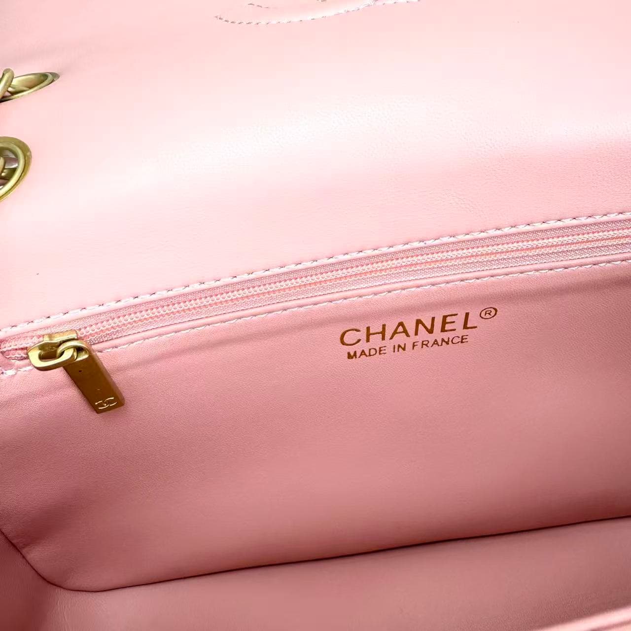 C788 🌸 Chanel lamb fur teddy bear 🧸 lip pack — image 6