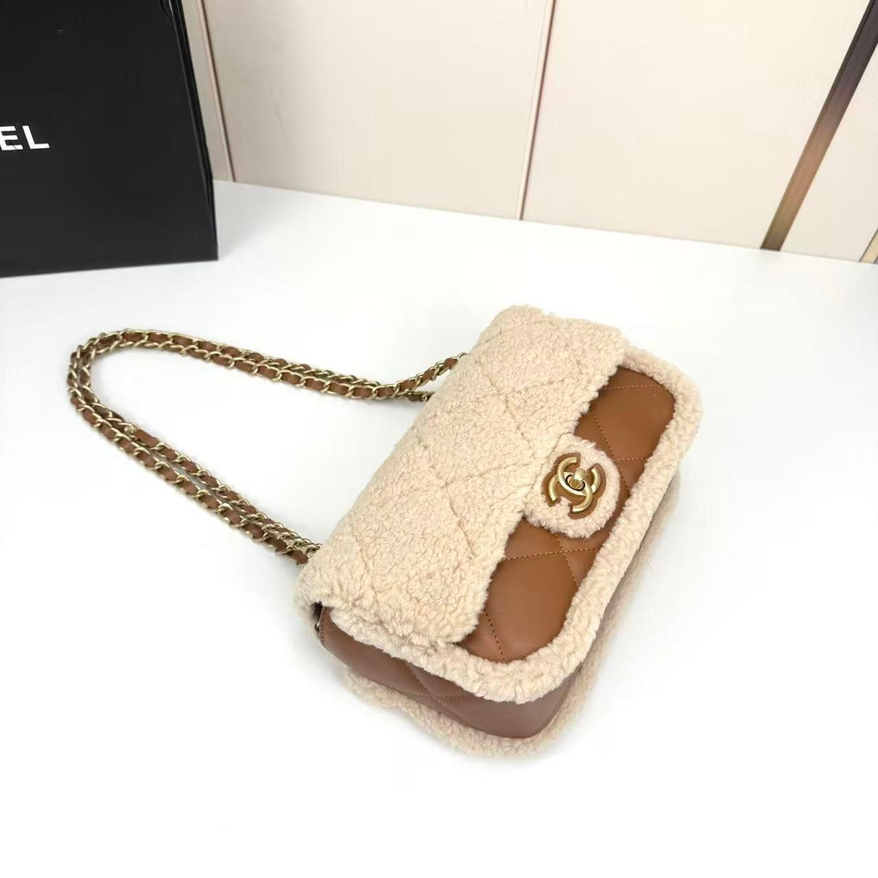 C786 🌸 Chanel lamb fur teddy bear 🧸 lip-pouch — image 4