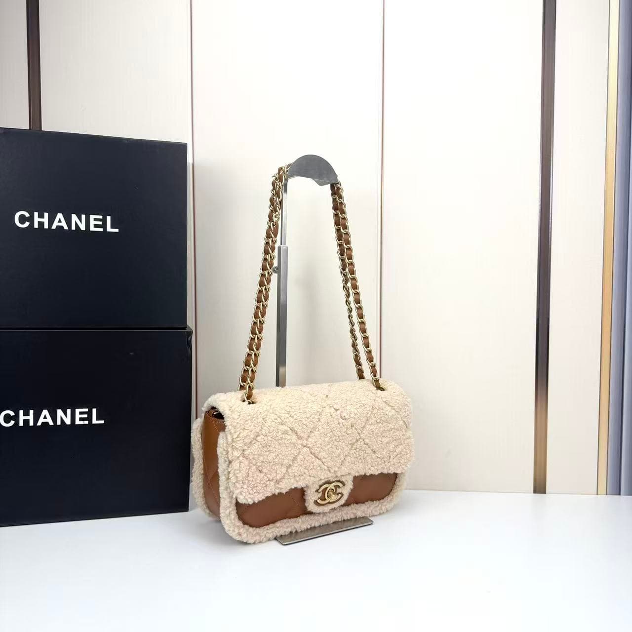 C786 🌸 Chanel lamb fur teddy bear 🧸 lip-pouch — image 2