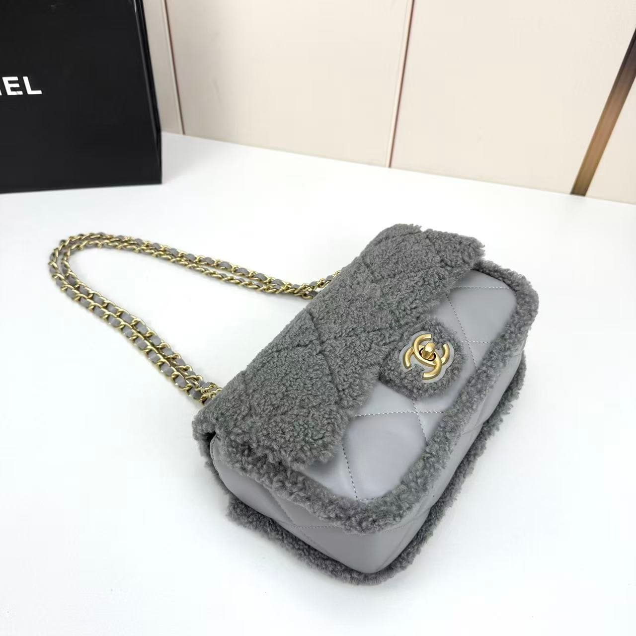 C807 🌸 Chanel lamb fur teddy bear 🧸 Lip-pad bag — image 4
