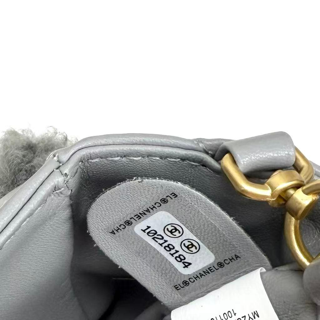 C807 🌸 Chanel lamb fur teddy bear 🧸 Lip-pad bag — image 8