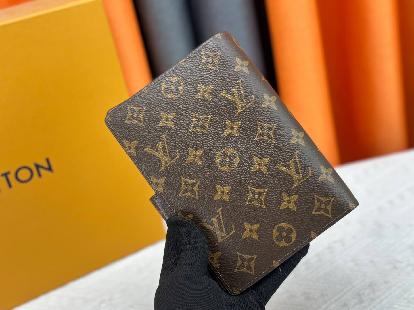 C5279 Wallet – Top-quality original version💎 [Photographed in real life, with home background] Model: M20004❤️ This small notebook cover is made of Monogram canvas. It can hold three credit cards, and can also be used as a brochure holder, notebook, or ca — image 2