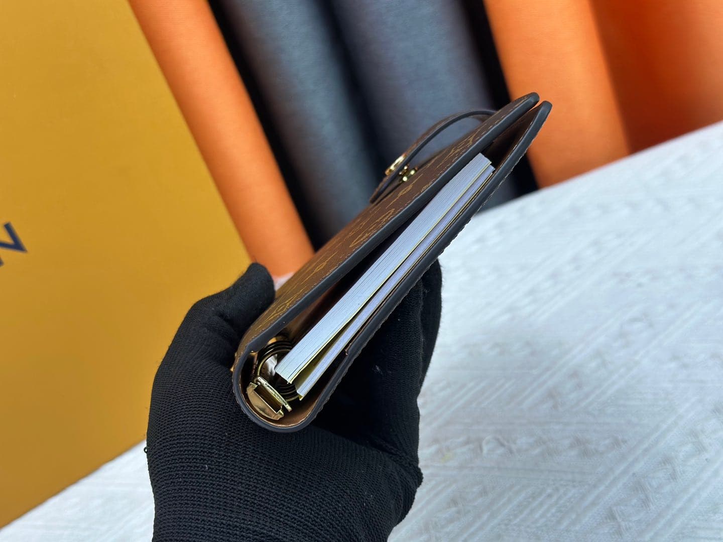 C5279 Wallet – Top-quality original version💎 [Photographed in real life, with home background] Model: M20004❤️ This small notebook cover is made of Monogram canvas. It can hold three credit cards, and can also be used as a brochure holder, notebook, or ca — image 3