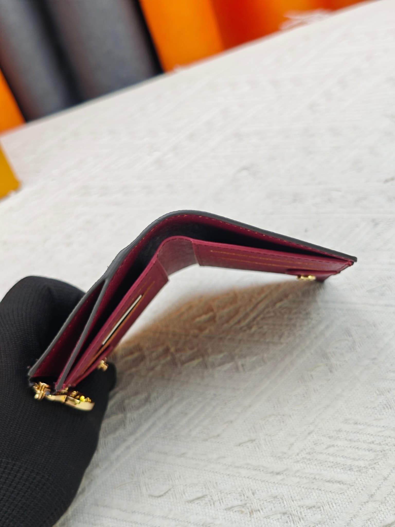 C5281 M82381 M82382 M82383 MPortefeuille Lisa is made of Monogram canvas, with colored leather lining. This compact wallet features a coin pocket and corner support; the handle is decorated with LV circles, allowing it to be easily placed in a small bag o — image 8