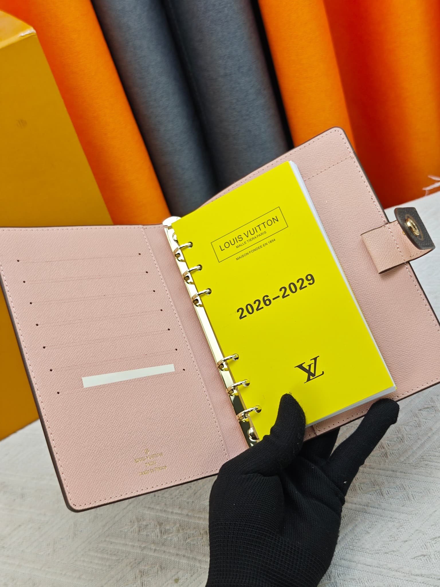 C5280 Wallet – Top-quality original product💎 [Photographed in real life, with a home background] Model: M20004❤️ This small notebook cover is made of Monogram canvas. It can hold three credit cards, and can also be used as a newsletter or notebook, or a c — image 6