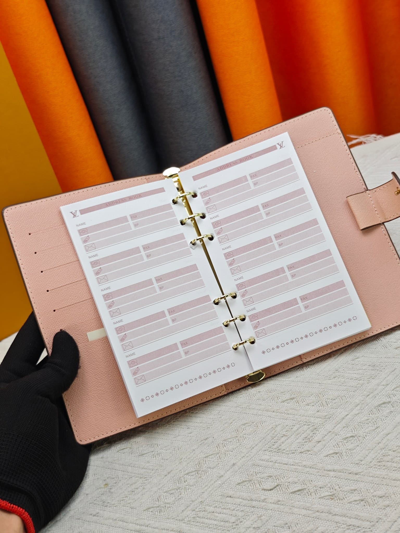 C5280 Wallet – Top-quality original product💎 [Photographed in real life, with a home background] Model: M20004❤️ This small notebook cover is made of Monogram canvas. It can hold three credit cards, and can also be used as a newsletter or notebook, or a c — image 8