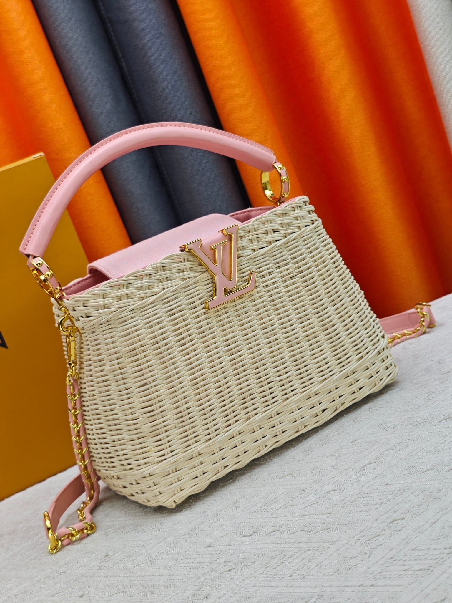 C5219 💰【Top-quality original products from Guangzhou】M28549 M28548 – blue and pink colors. This Capucines BB handbag belongs to the Rattan collection. It features a flip cover and the Louis Vuitton Monogram pattern, creating a unique design for this seaso — image 2