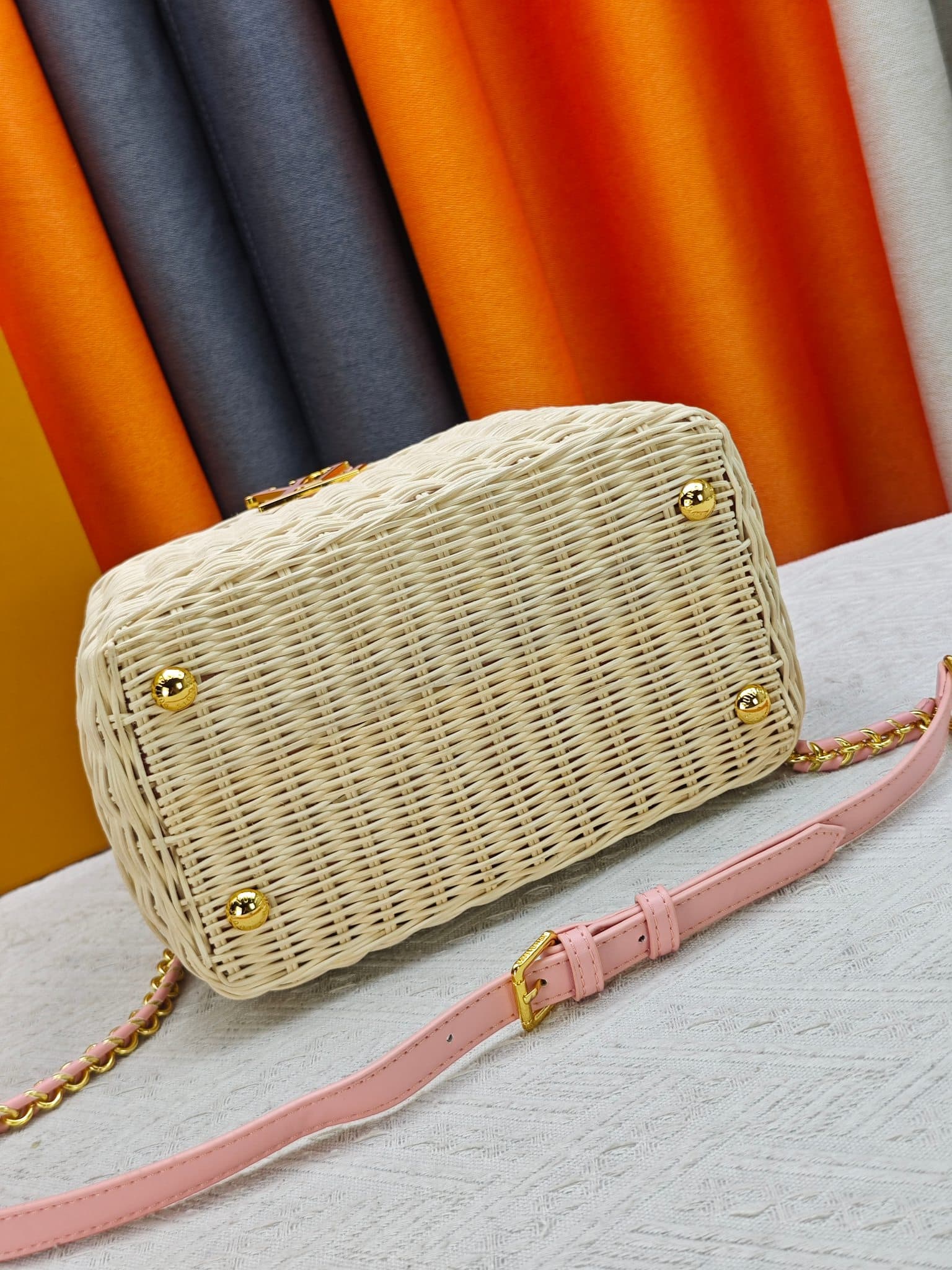 C5219 💰【Top-quality original products from Guangzhou】M28549 M28548 – blue and pink colors. This Capucines BB handbag belongs to the Rattan collection. It features a flip cover and the Louis Vuitton Monogram pattern, creating a unique design for this seaso — image 5