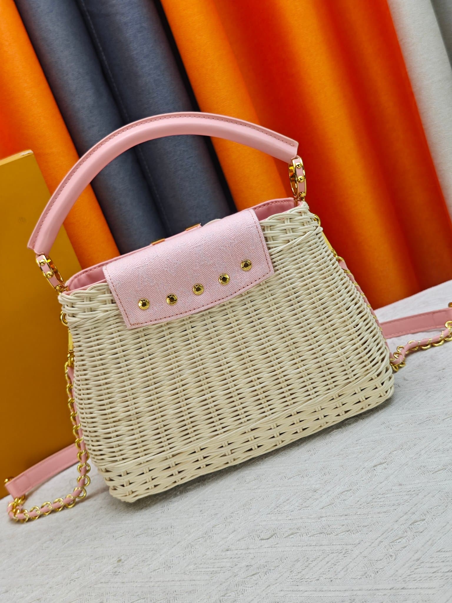 C5219 💰【Top-quality original products from Guangzhou】M28549 M28548 – blue and pink colors. This Capucines BB handbag belongs to the Rattan collection. It features a flip cover and the Louis Vuitton Monogram pattern, creating a unique design for this seaso — image 4