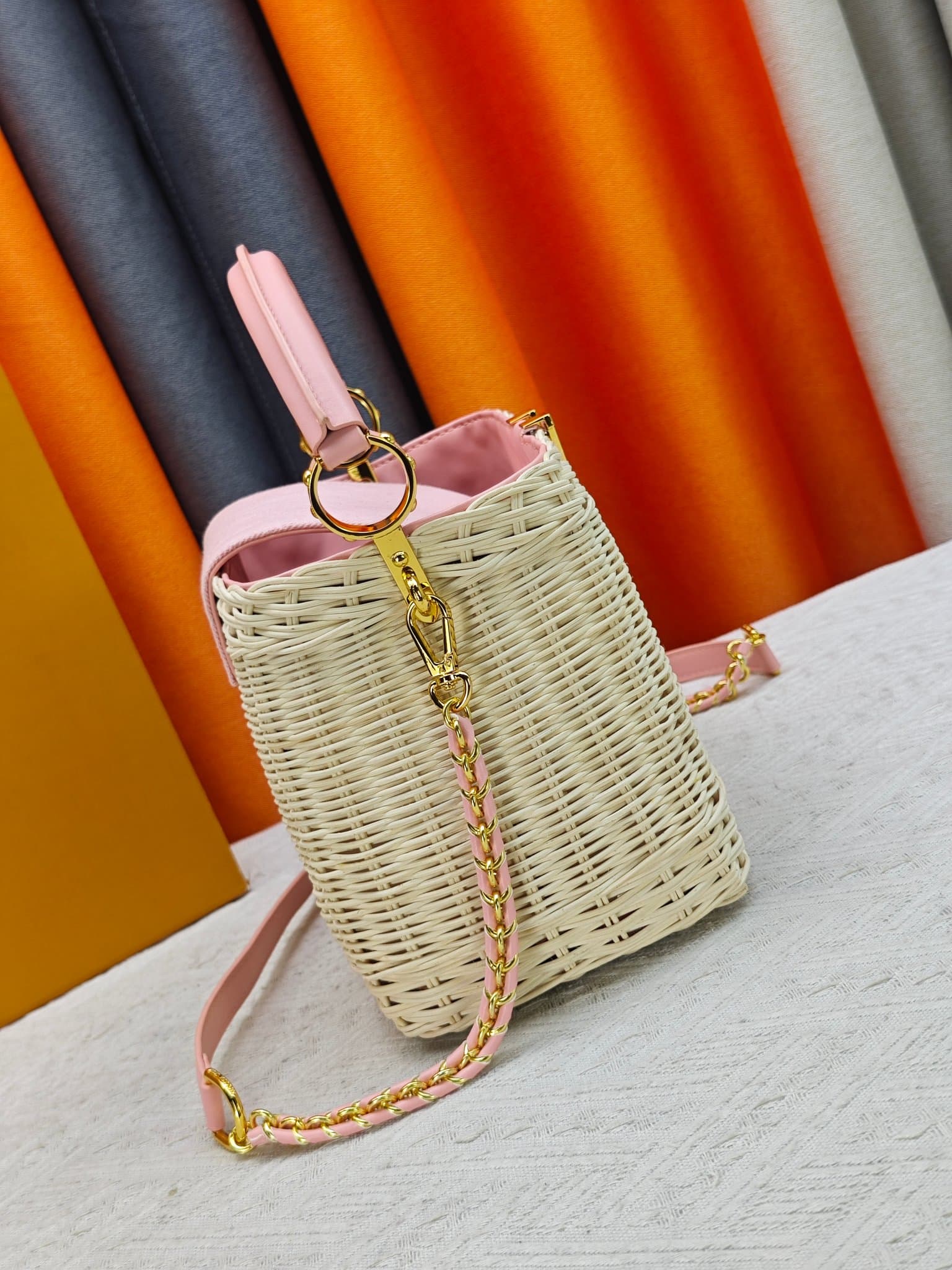 C5219 💰【Top-quality original products from Guangzhou】M28549 M28548 – blue and pink colors. This Capucines BB handbag belongs to the Rattan collection. It features a flip cover and the Louis Vuitton Monogram pattern, creating a unique design for this seaso — image 3