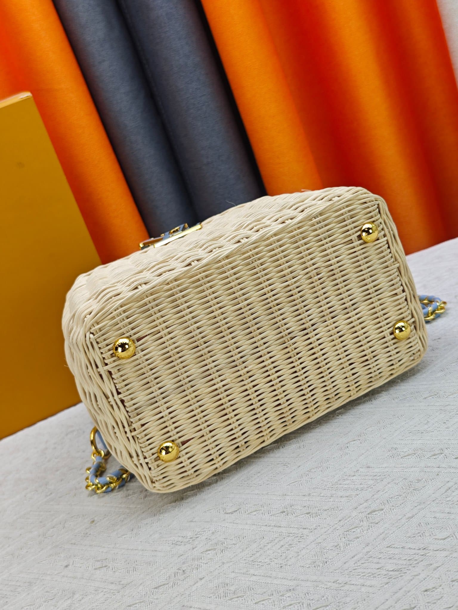 C5217 💰【Top-quality original products from Guangzhou】M28549 M28548 – blue and pink colors. This Capucines BB handbag belongs to the Rattan collection. It features a flap closure and a Louis Vuitton Monogram pattern, creating a unique design for this seaso — image 5