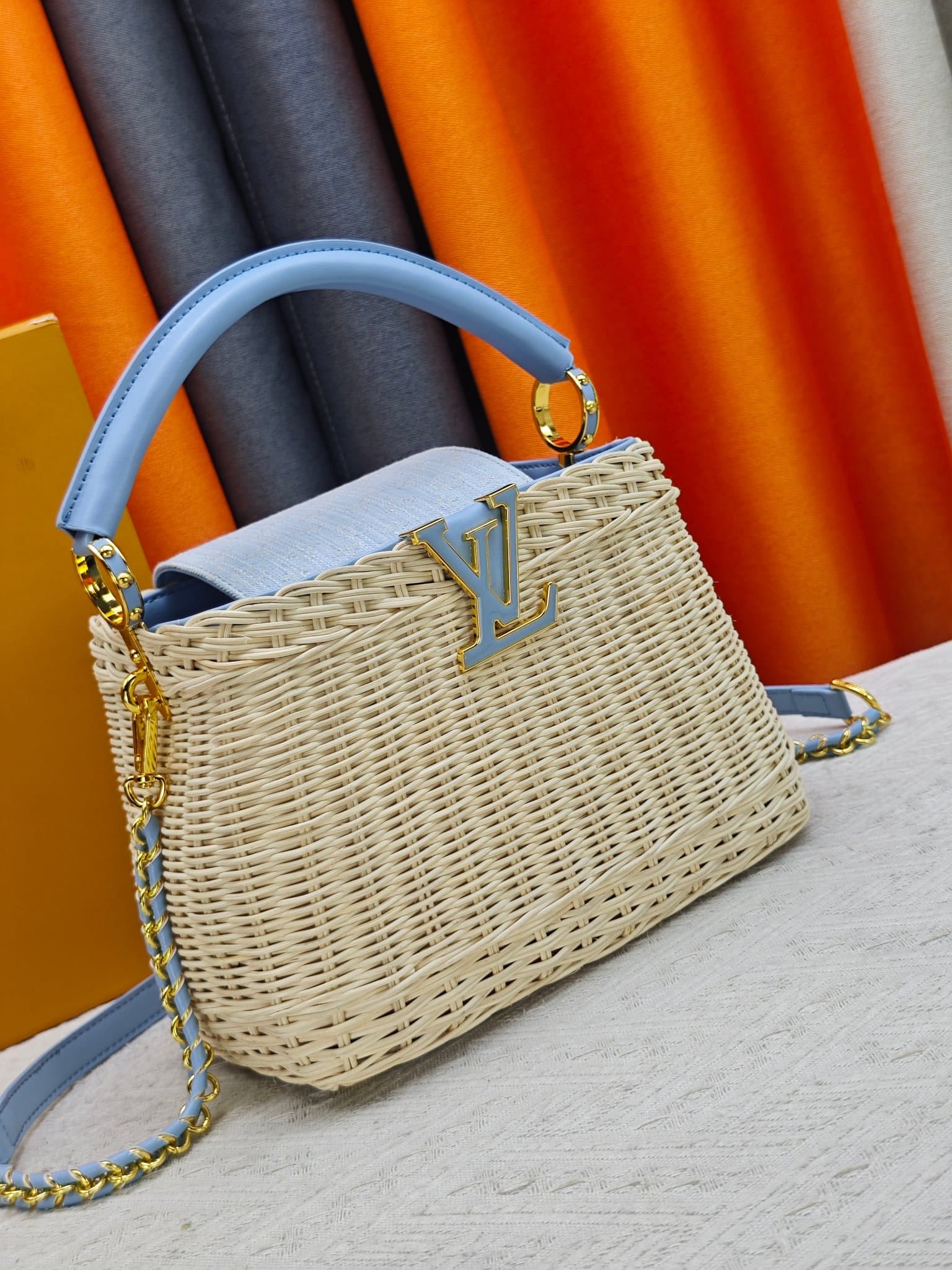 C5217 💰【Top-quality original products from Guangzhou】M28549 M28548 – blue and pink colors. This Capucines BB handbag belongs to the Rattan collection. It features a flap closure and a Louis Vuitton Monogram pattern, creating a unique design for this seaso — image 2