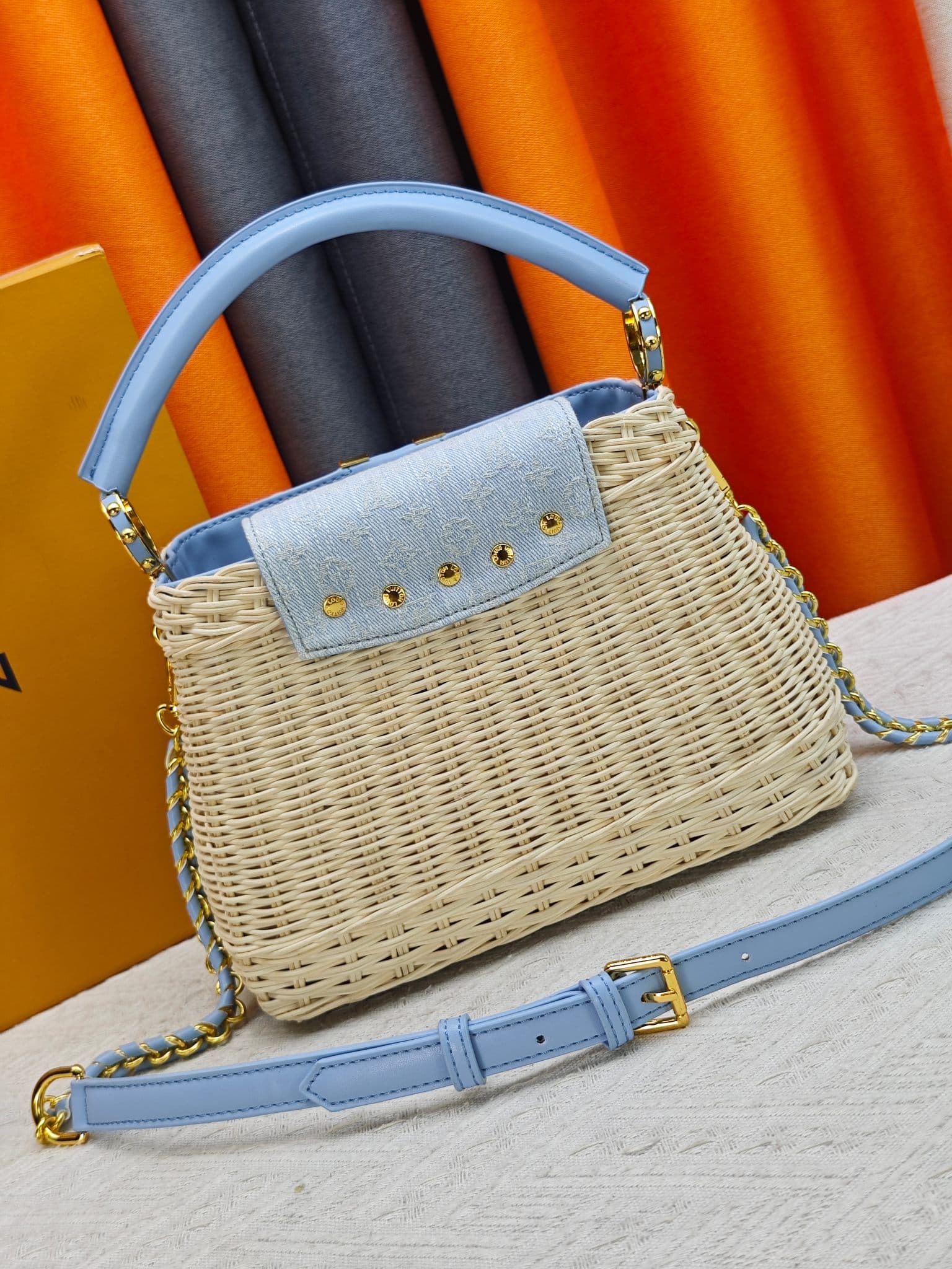 C5217 💰【Top-quality original products from Guangzhou】M28549 M28548 – blue and pink colors. This Capucines BB handbag belongs to the Rattan collection. It features a flap closure and a Louis Vuitton Monogram pattern, creating a unique design for this seaso — image 4