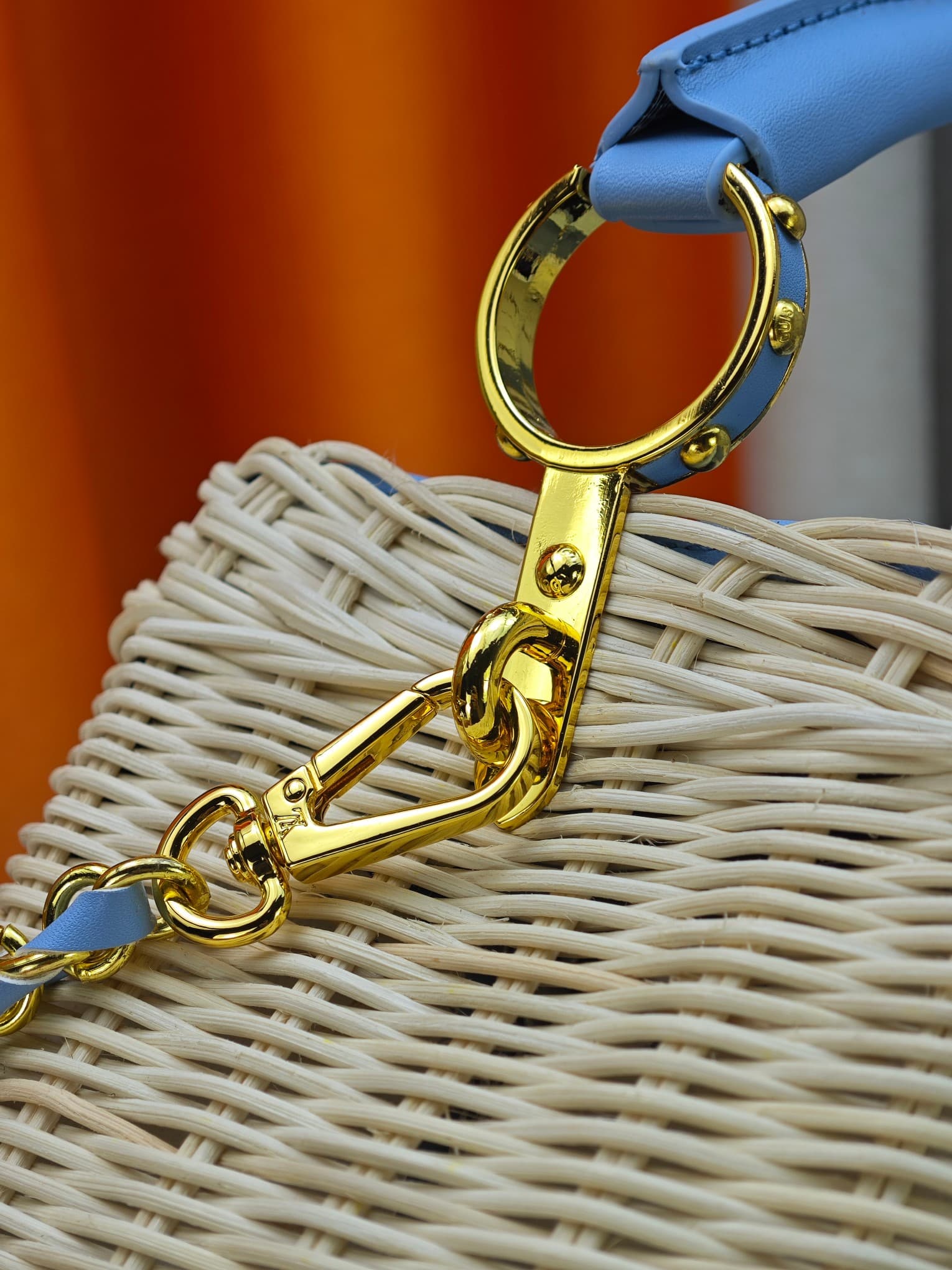 C5217 💰【Top-quality original products from Guangzhou】M28549 M28548 – blue and pink colors. This Capucines BB handbag belongs to the Rattan collection. It features a flap closure and a Louis Vuitton Monogram pattern, creating a unique design for this seaso — image 7