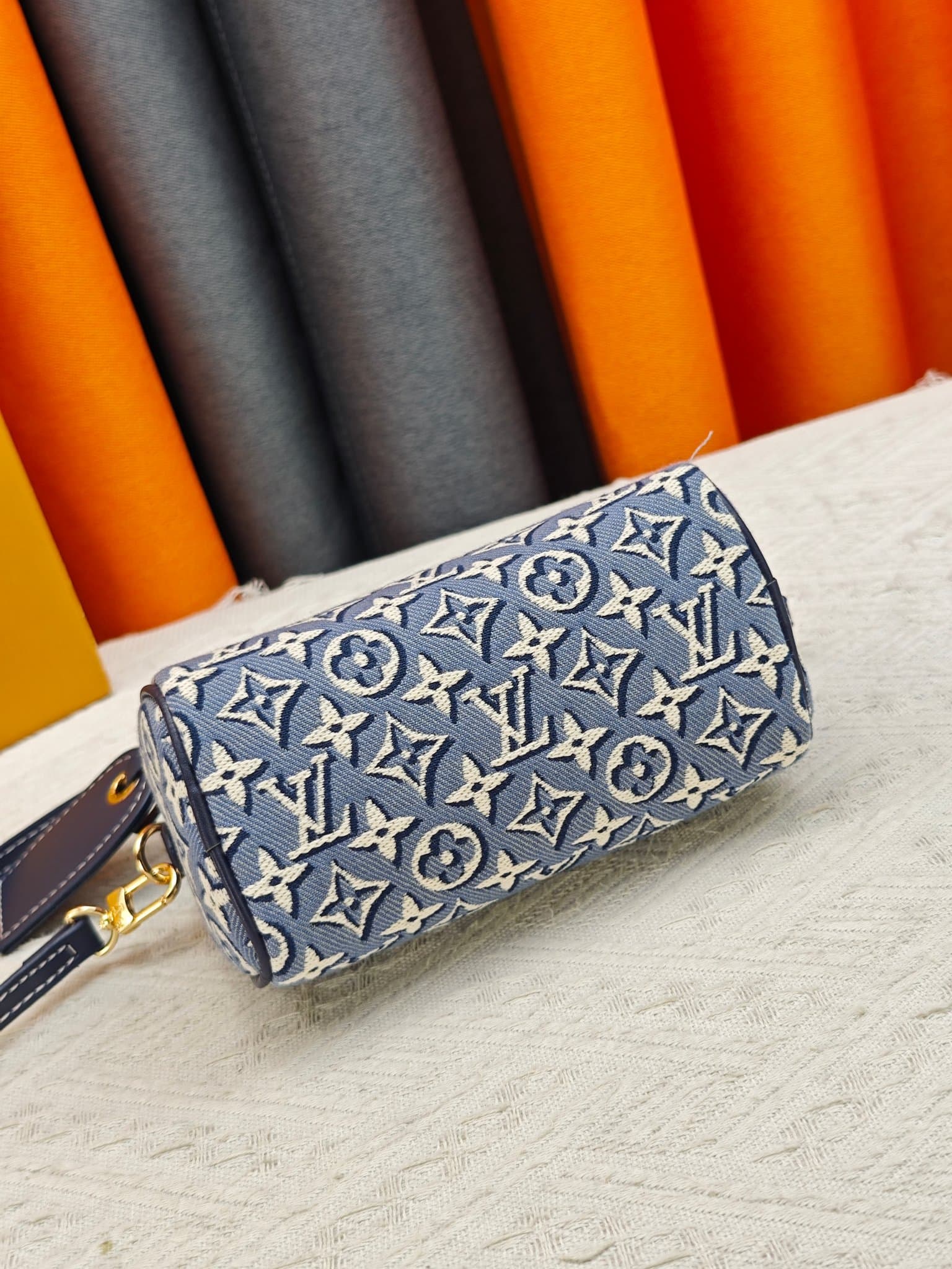 C5055 M28502  2A187  M81085 Batik. This Nano Speedy handbag features a delicate batik canvas design adorned with the Monogram Emblème logo. The bag’s body is styled in the traditional hard shell colors of the brand, and it comes with contrasting leather t — image 5