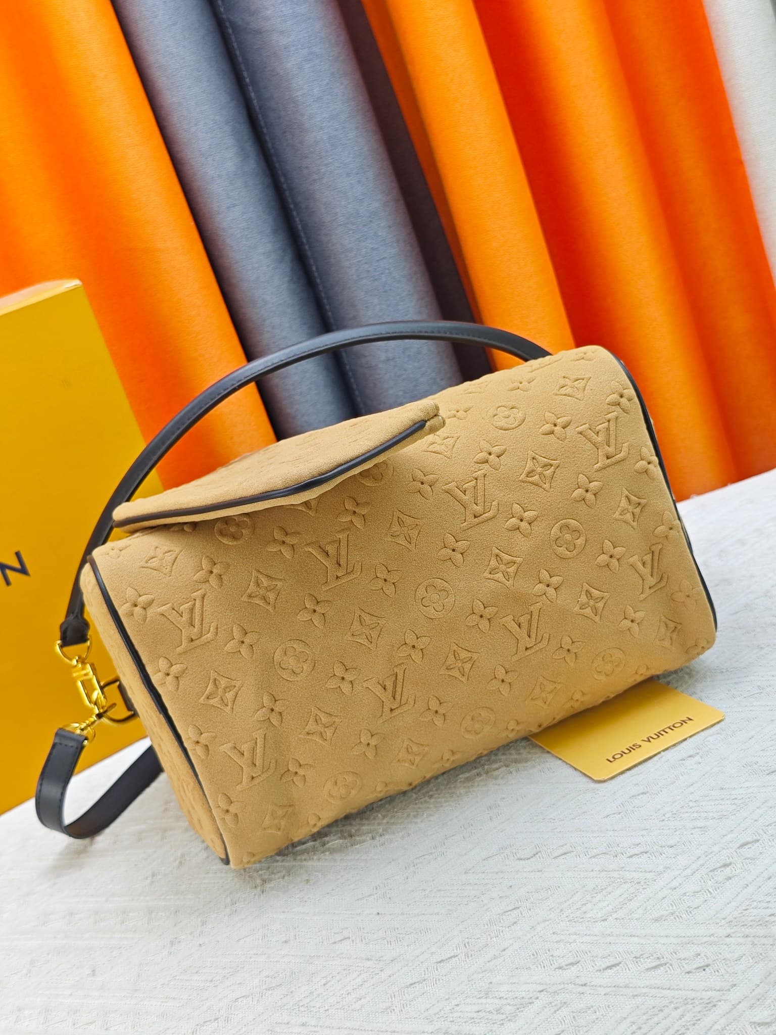 C5036 💰 M13332 M13344 Apricot-colored embossed suede, for shows. This model, Speedy Soft 30, is from LV Travels With Grace Coddlington. — image 5