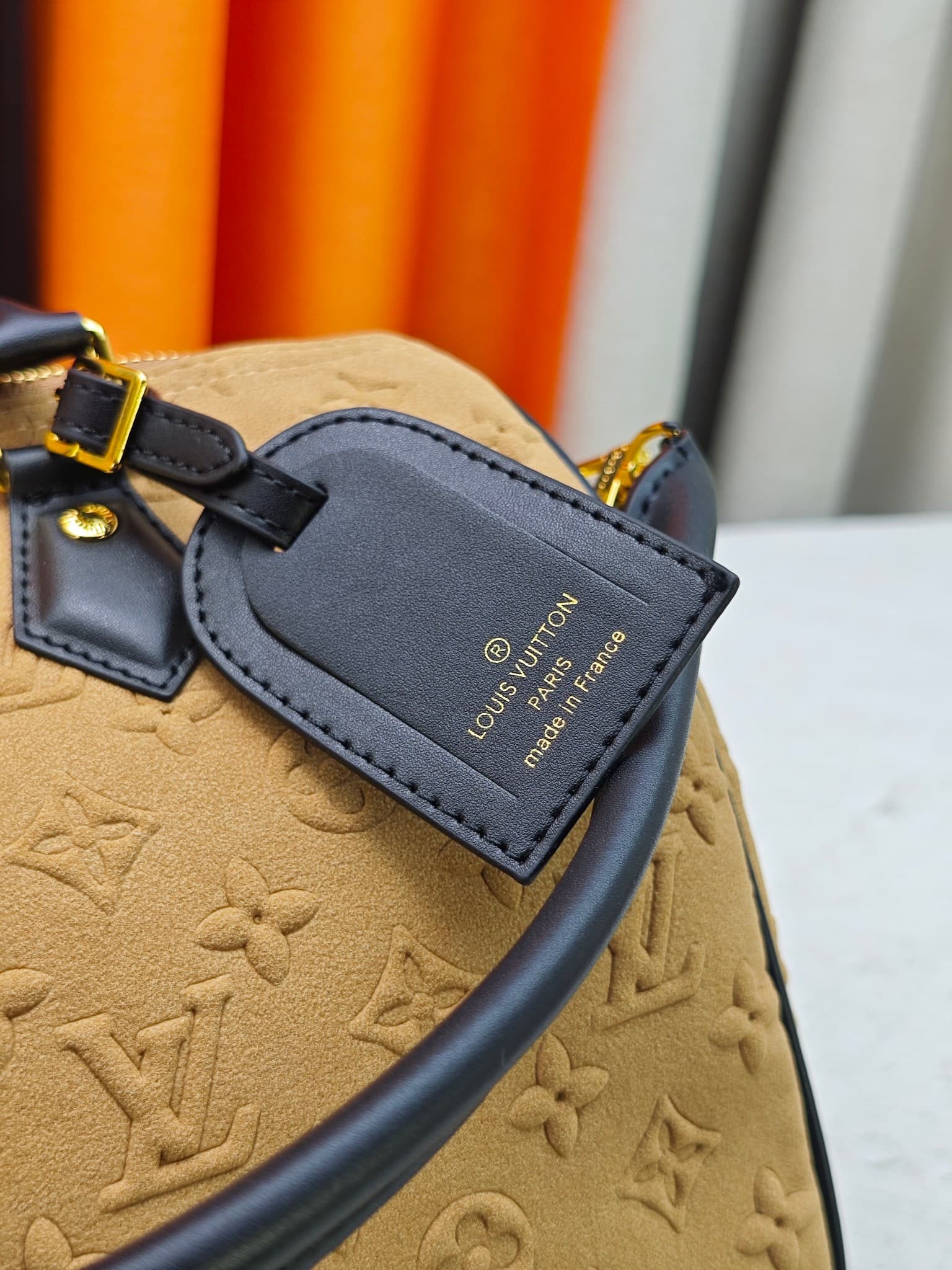 C5036 💰 M13332 M13344 Apricot-colored embossed suede, for shows. This model, Speedy Soft 30, is from LV Travels With Grace Coddlington. — image 6