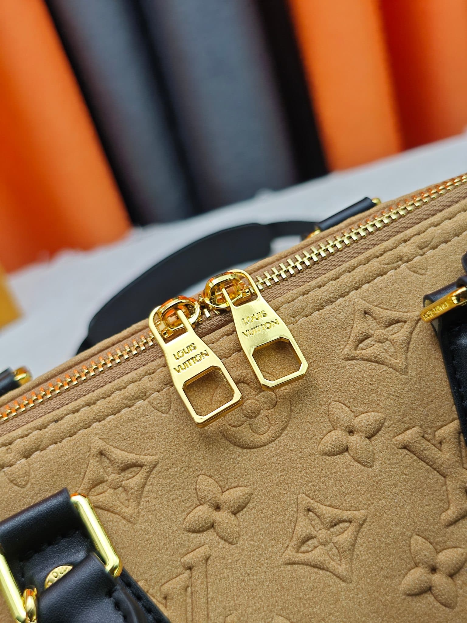 C5036 💰 M13332 M13344 Apricot-colored embossed suede, for shows. This model, Speedy Soft 30, is from LV Travels With Grace Coddlington. — image 7