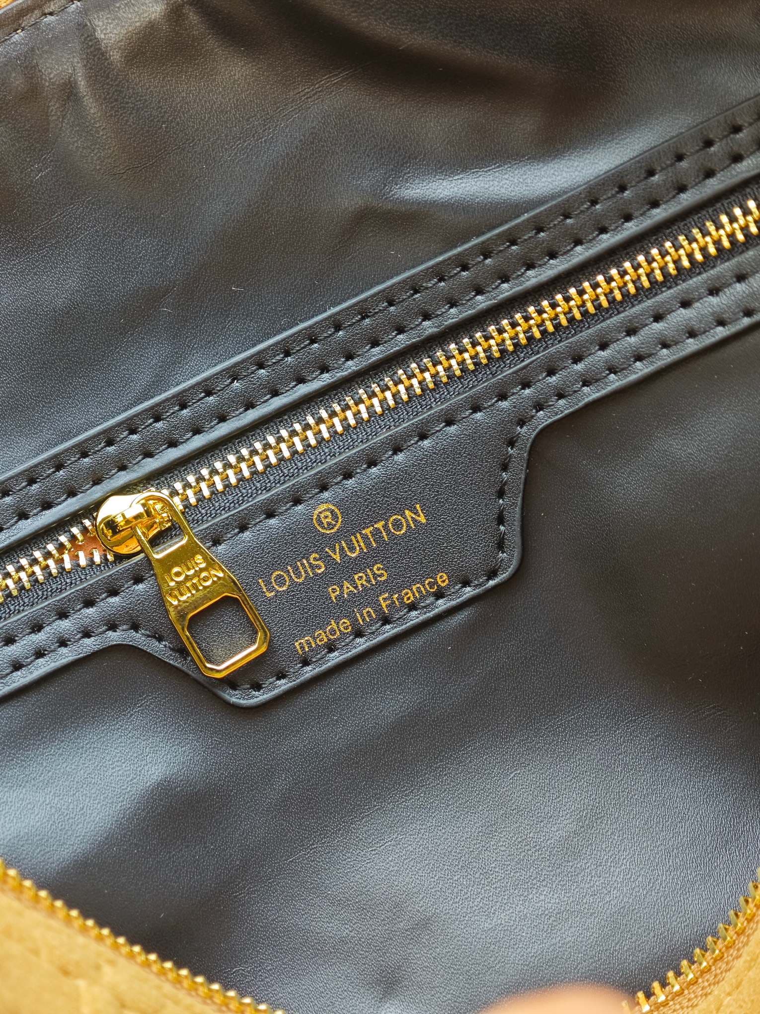 C5036 💰 M13332 M13344 Apricot-colored embossed suede, for shows. This model, Speedy Soft 30, is from LV Travels With Grace Coddlington. — image 8