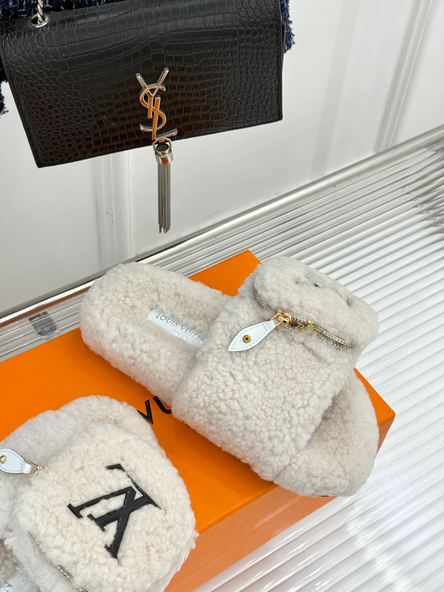 D9140 🏧𝐋𝐕Luck brand’s popular classic slippers — image 5