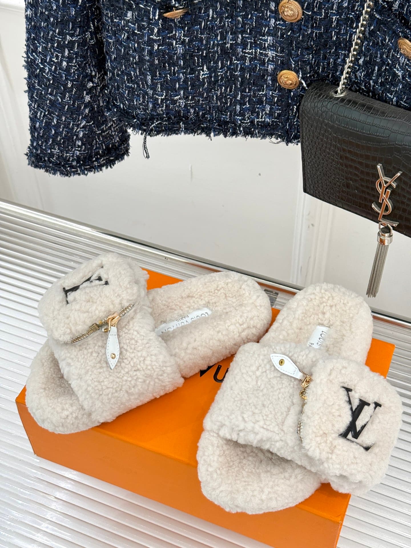 D9140 🏧𝐋𝐕Luck brand’s popular classic slippers — image 2