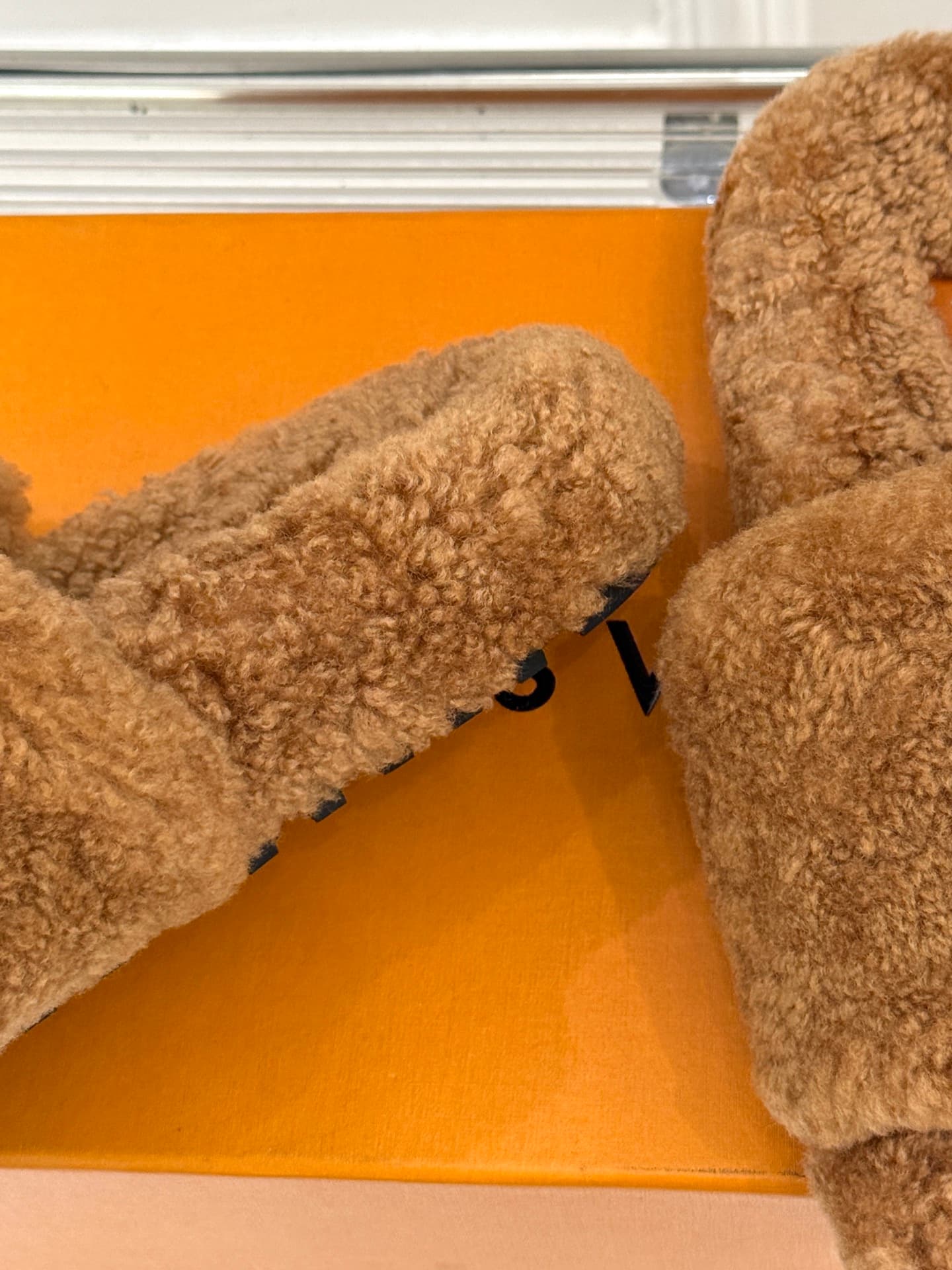 D9143 🏧𝐋𝐕Lucky brand’s popular classic slippers — image 6