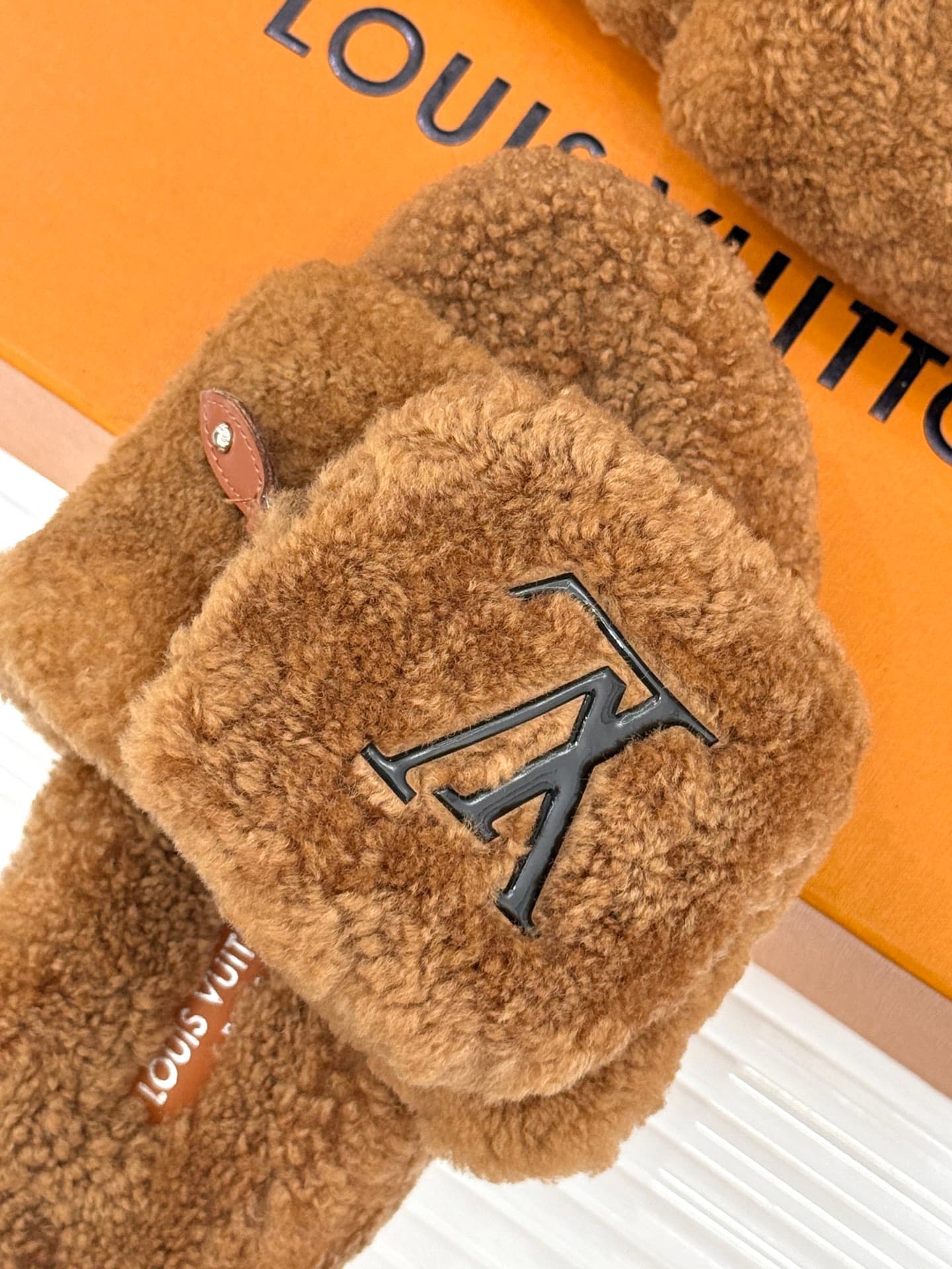 D9143 🏧𝐋𝐕Lucky brand’s popular classic slippers — image 7