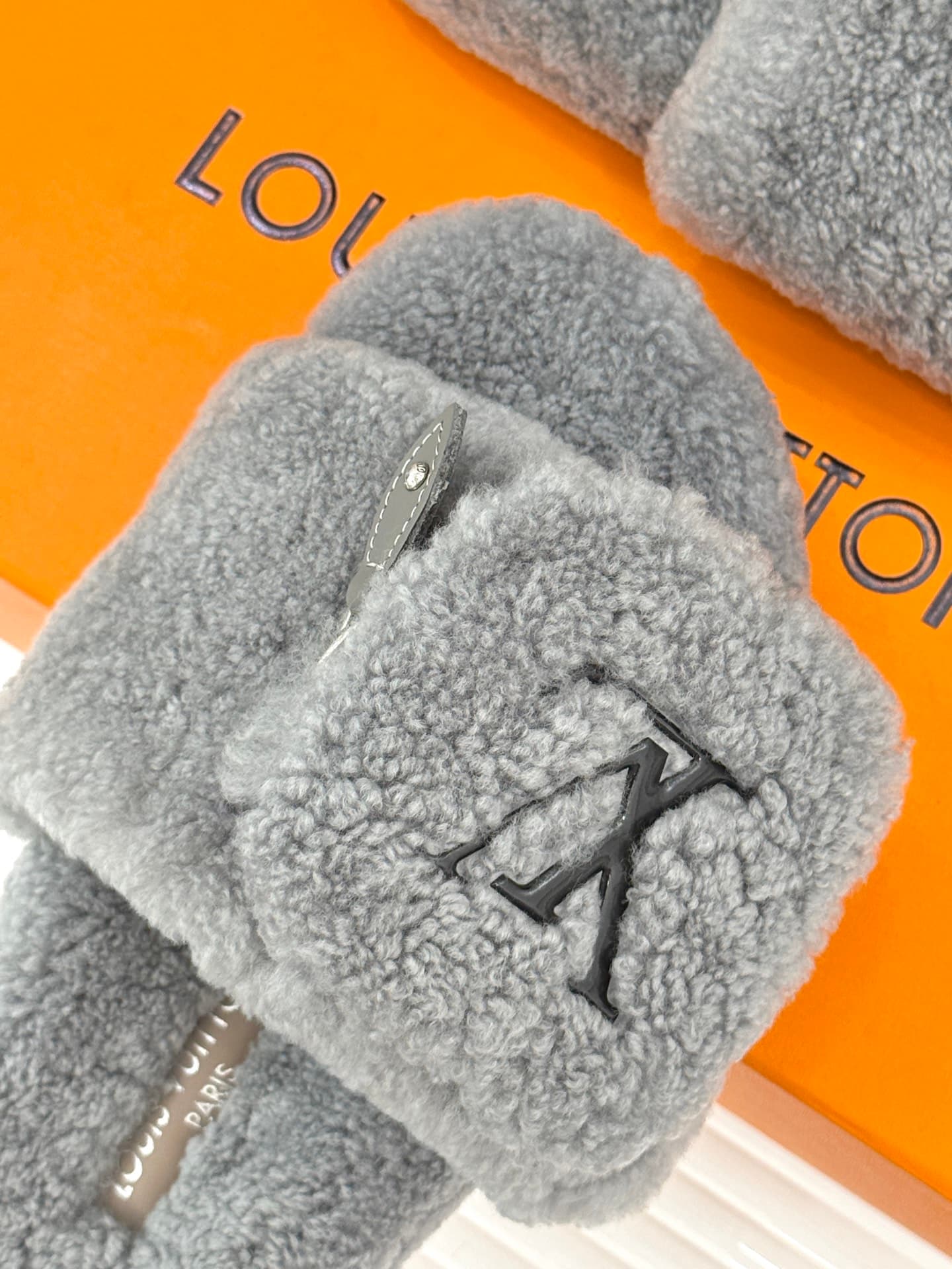 D9142 🏧𝐋𝐕DolceRossa’s classic popular slippers — image 7