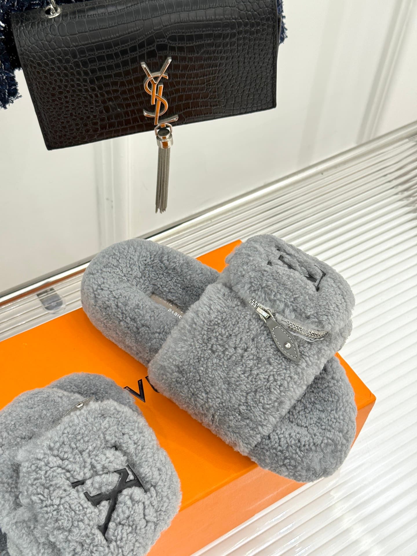 D9142 🏧𝐋𝐕DolceRossa’s classic popular slippers — image 5