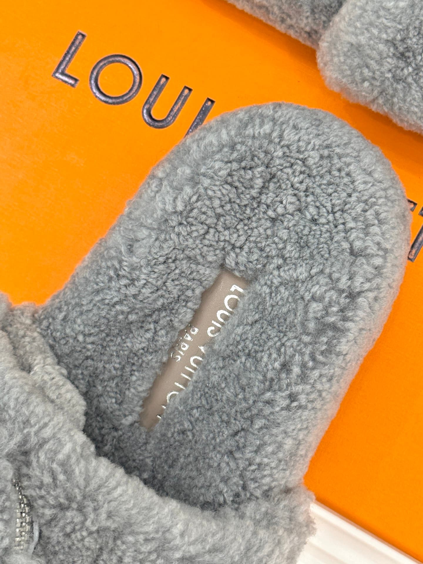 D9142 🏧𝐋𝐕DolceRossa’s classic popular slippers — image 8