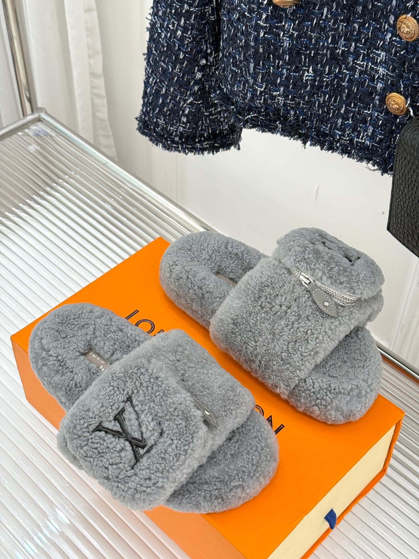D9142 🏧𝐋𝐕DolceRossa’s classic popular slippers — image 3