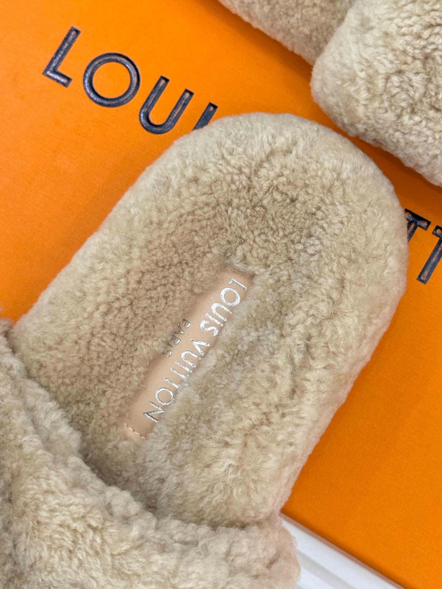 D9141 🏧𝐋𝐕Doris brand’s popular classic slippers — image 8