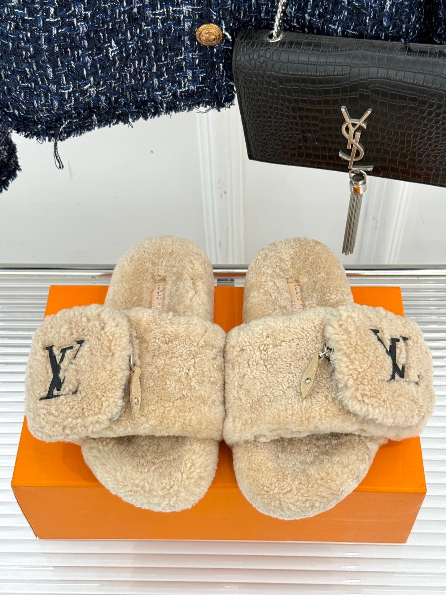 D9141 🏧𝐋𝐕Doris brand’s popular classic slippers — image 4