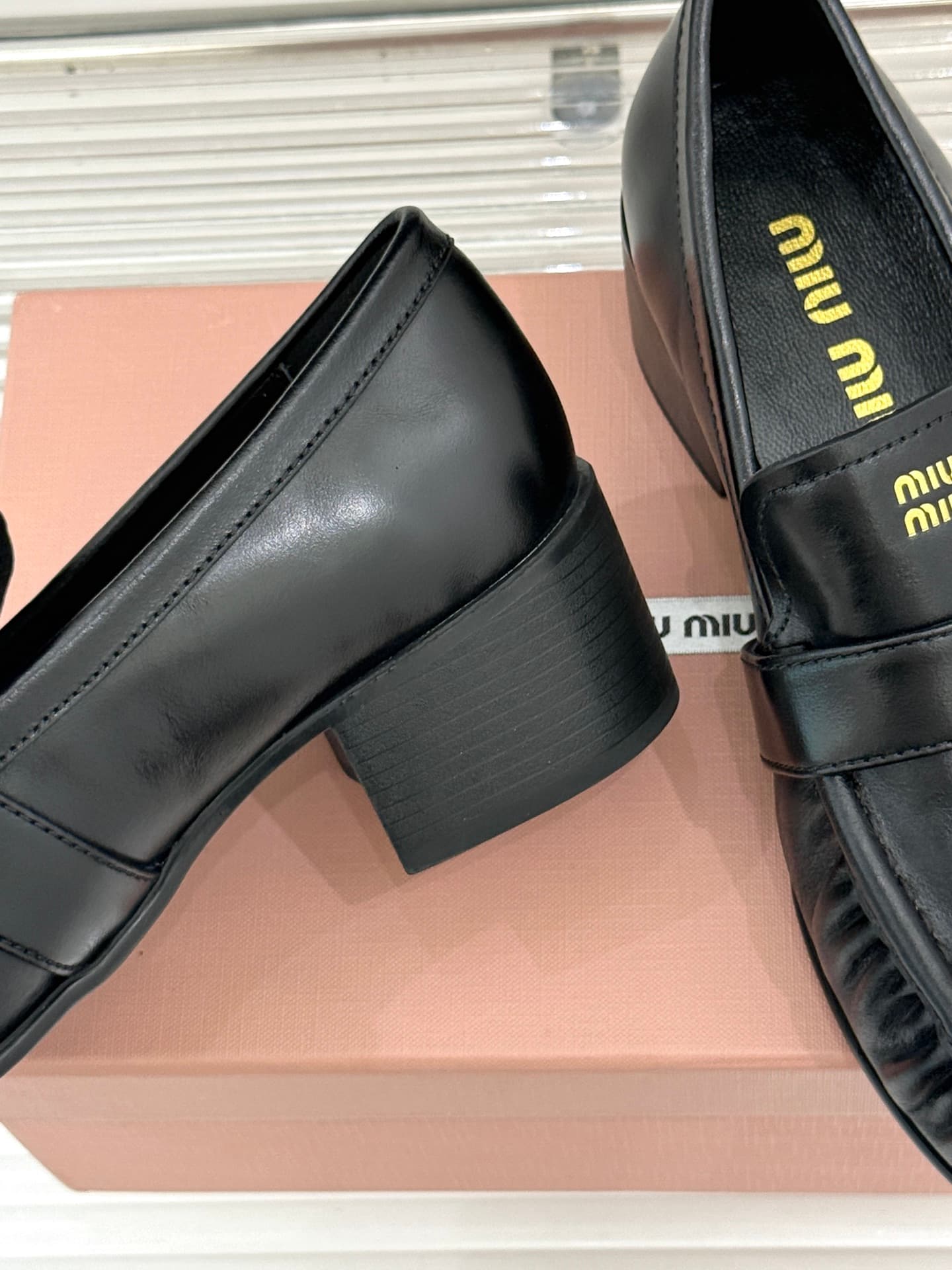D10518 🏧𝐌𝐢𝐮𝐌𝐢𝐮Miu Miu’s top new models — image 6