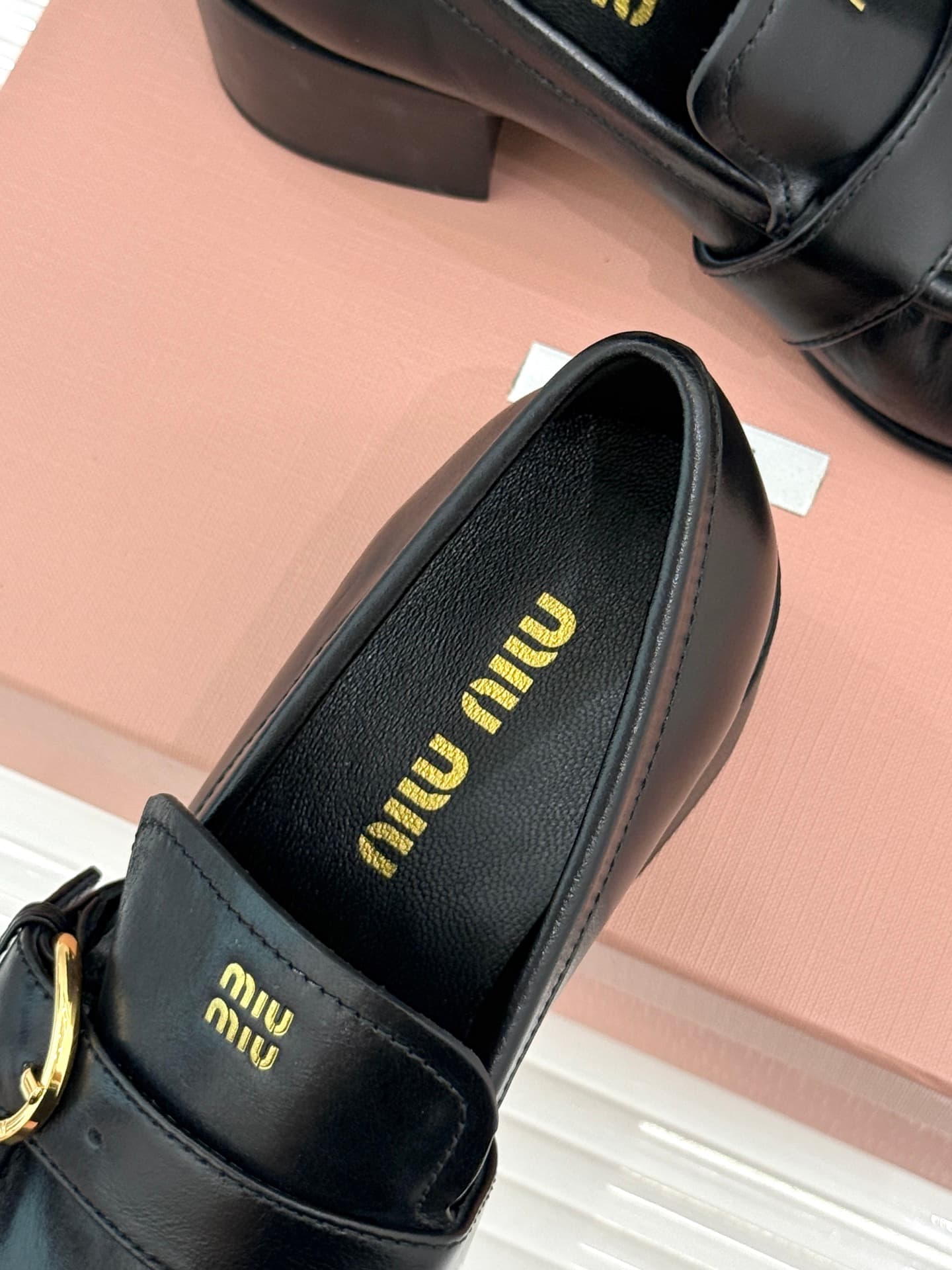 D10518 🏧𝐌𝐢𝐮𝐌𝐢𝐮Miu Miu’s top new models — image 8