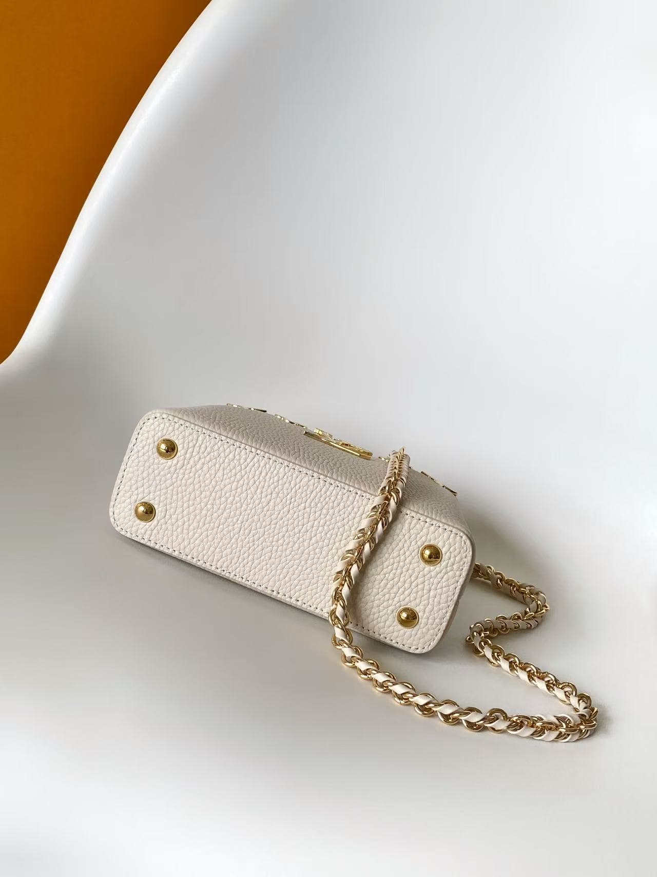 C5127 💰M10167 gray; M10167 white; M10169, M10168, M10167, M10166 – top-quality original items. Dynamic 163: This medium-sized Capucines handbag is made of rich Taurillon leather, with a glossy shell texture on the upper edge, and the Monogram floral patte — image 2