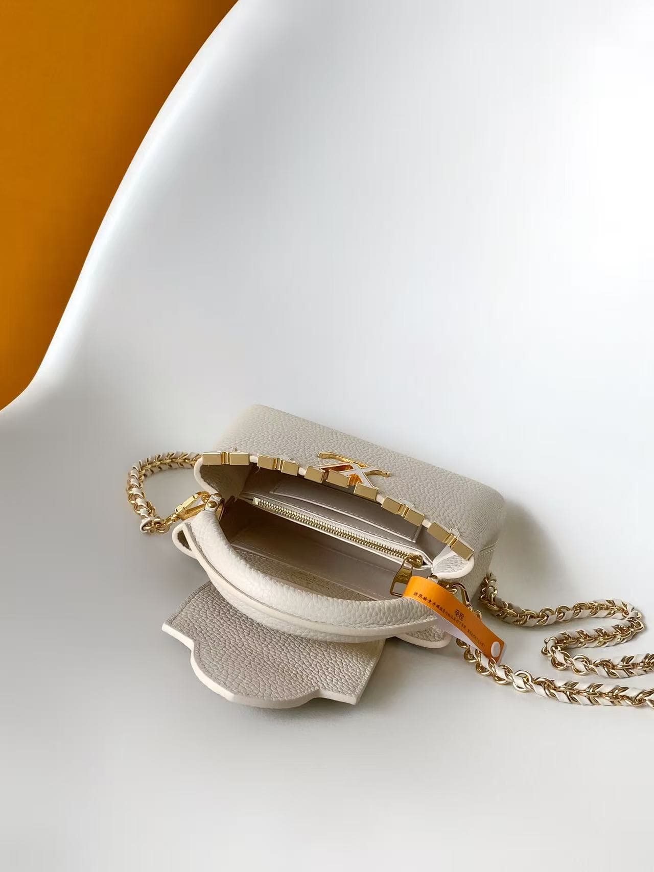 C5127 💰M10167 gray; M10167 white; M10169, M10168, M10167, M10166 – top-quality original items. Dynamic 163: This medium-sized Capucines handbag is made of rich Taurillon leather, with a glossy shell texture on the upper edge, and the Monogram floral patte — image 8