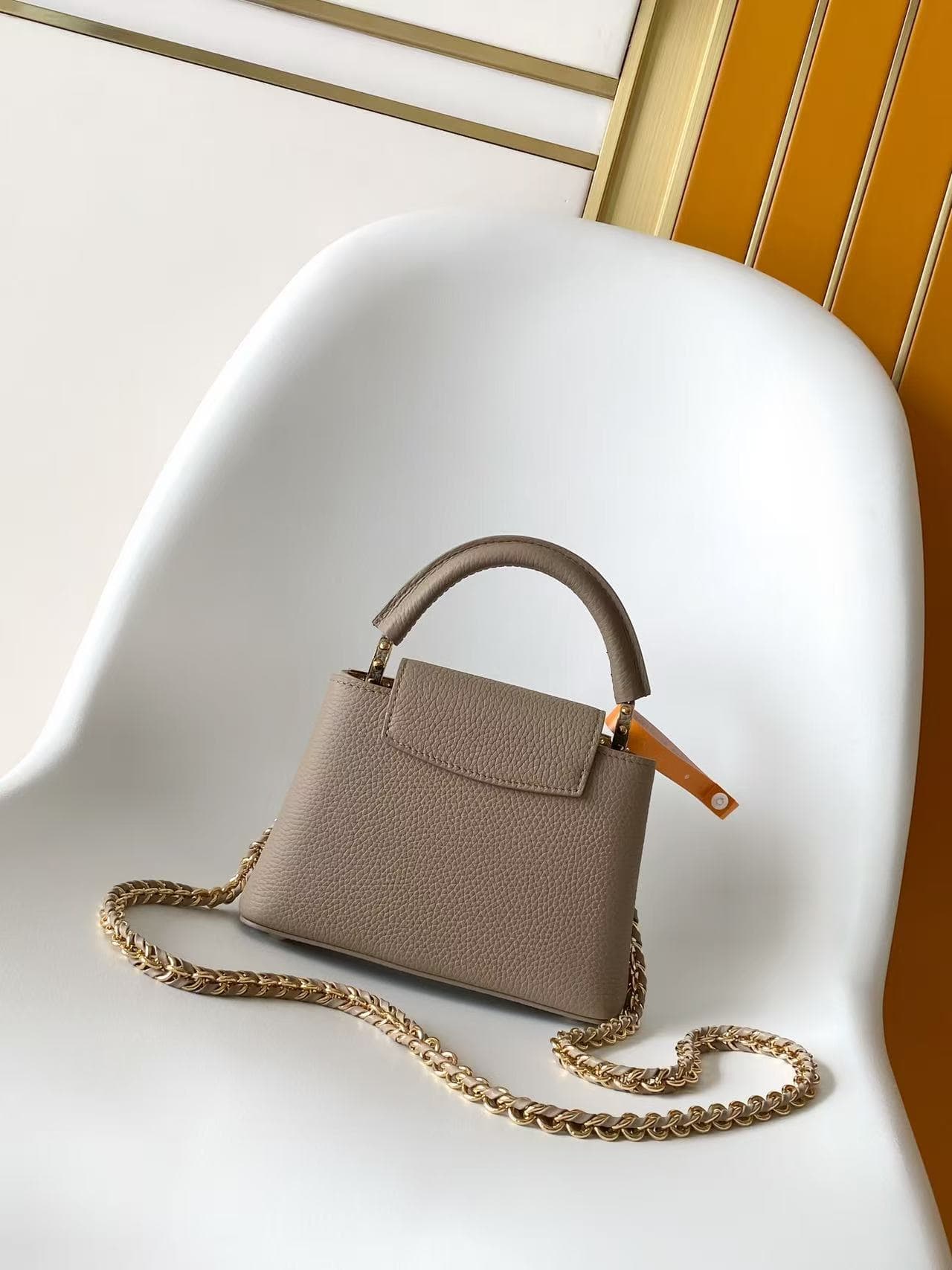 C5125 💰M10167 gray M10167 white M10169 M10168 M10167 M10166 top-quality original items, dynamic 163. This medium-sized Capucines handbag is made of rich Taurillon leather, with a glossy shell texture that features the Monogram floral pattern. The elegant  — image 3