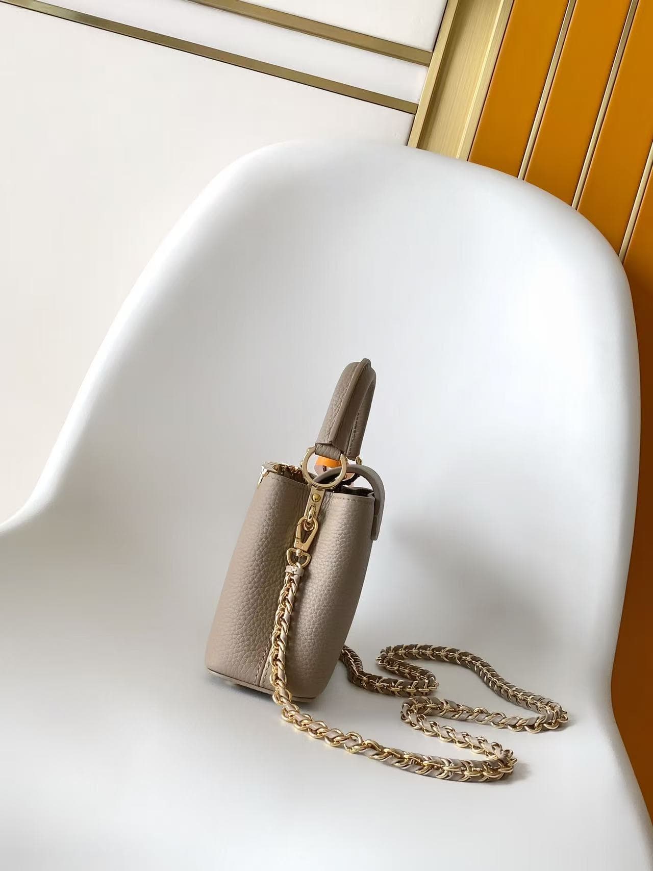 C5125 💰M10167 gray M10167 white M10169 M10168 M10167 M10166 top-quality original items, dynamic 163. This medium-sized Capucines handbag is made of rich Taurillon leather, with a glossy shell texture that features the Monogram floral pattern. The elegant  — image 2