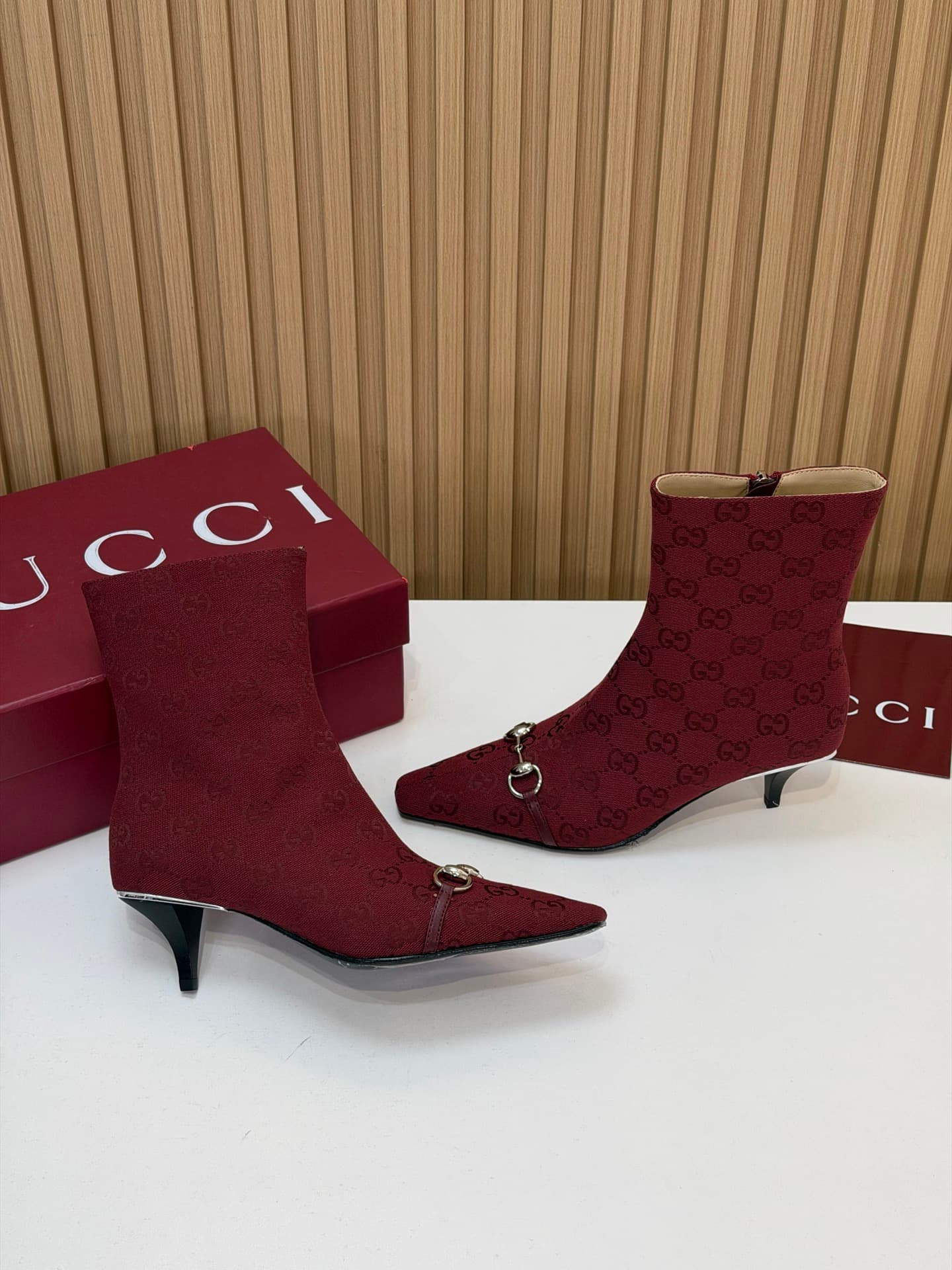 D6866 2026 Early Autumn 🆕 GUCCI High-End Luxury Collection – Vittoria series short boots, new autumn/winter products 🆕 Gucci small square-toe ankle boots 😍 Mane clip mid-heel, extended toe, tapered metal strips, side zipper low boots ‼️ Top quality 🆙 Repu — image 8